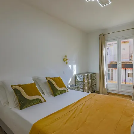 Casa Isulana-standing-hyper Centre *